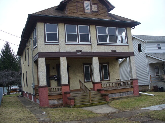 Building Photo - 1609 12th Ave
