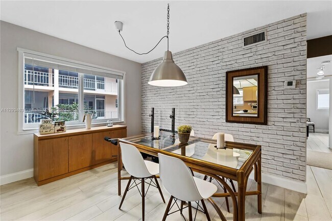 Foto del edificio - 541 Blue Heron Dr