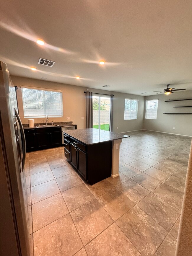Building Photo - 4018 White Opal St