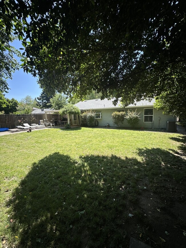 Building Photo - 779 Victorian Park Dr