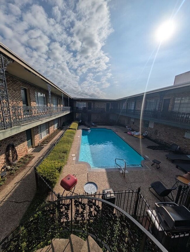 1BR Condo w/ Pool & Covered Parking by The Galleria - 1BR Condo w/ Pool & Covered Parking by The Galleria