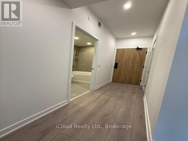 Photo du bâtiment - 1 Fairview Rd E