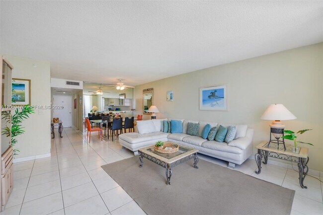 Foto del edificio - 5601 Collins Ave