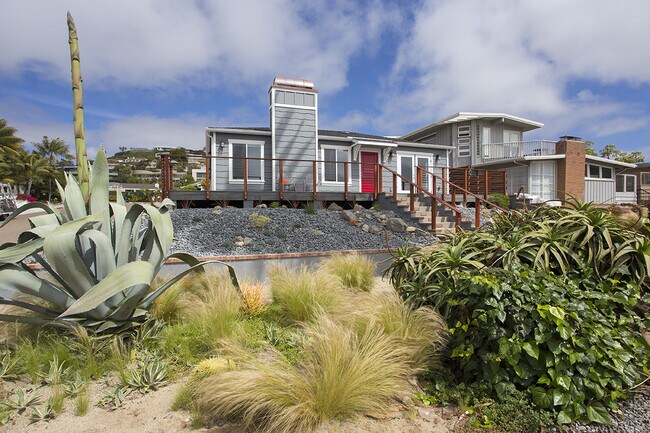 Foto del edificio - Newly Remodeled 3 Bedroom House by La Joll...