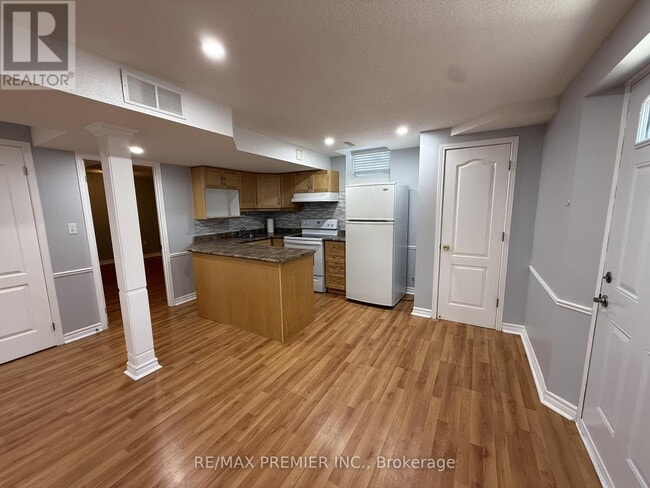 Building Photo - 54 Castlepoint Dr