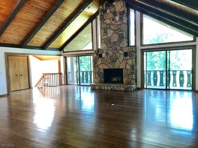 Building Photo - 7 Hunters Glen