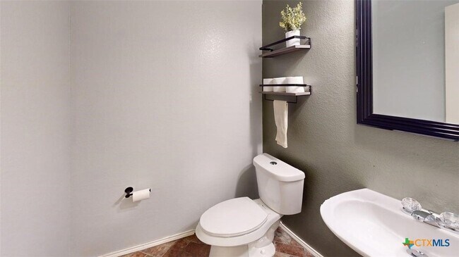 Building Photo - 6705 Rosita Oak Dr