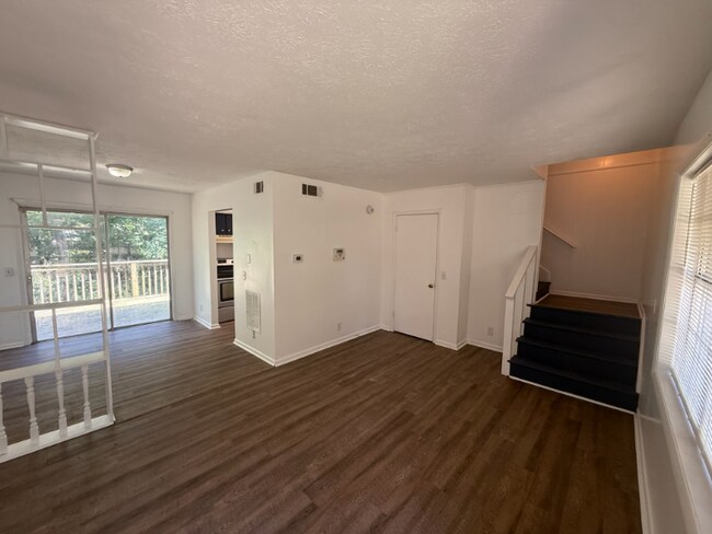 Foto del edificio - 1071-1073 Laurel Ln NW