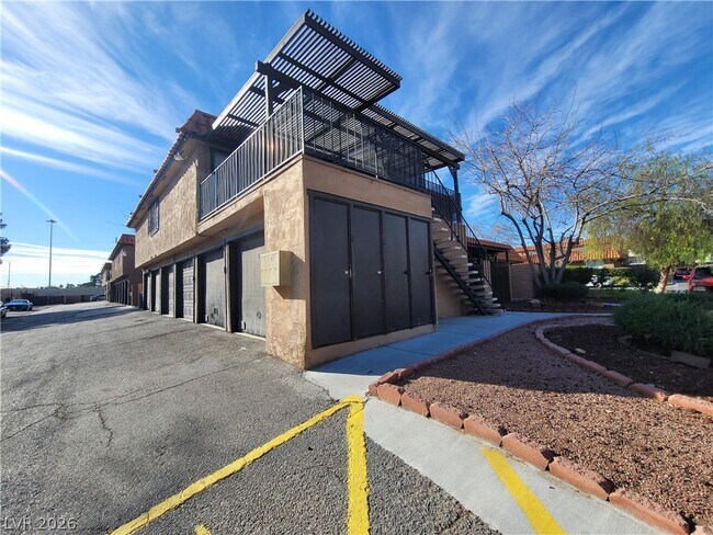 Building Photo - 6681 Bubbling Brook Dr