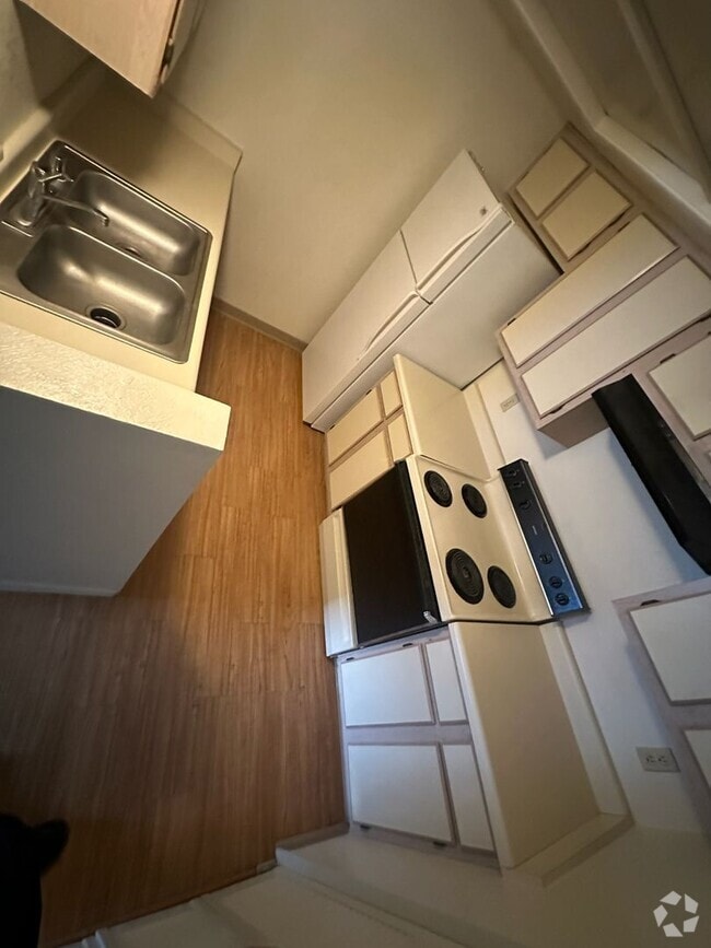 Building Photo - 3550 Bay Sands Dr