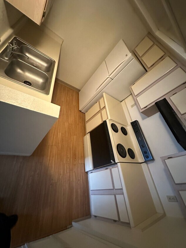 Foto principal - 2nd Floor Condo in Gated Community