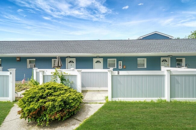 Building Photo - 16 Bellport St