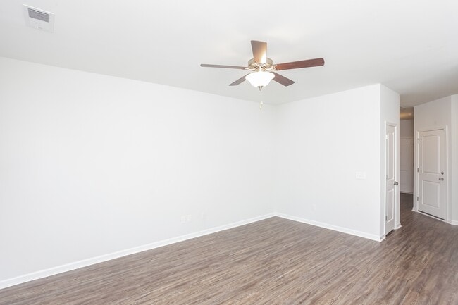 Building Photo - 30 Paces Run