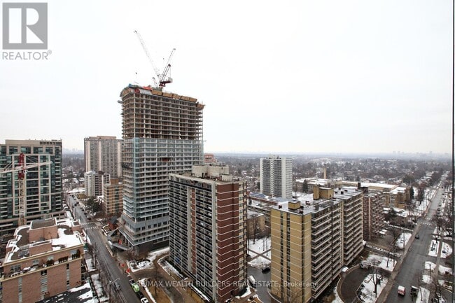 Building Photo - 161-2161 Roehampton Ave