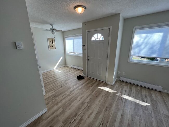 Building Photo - 1050 St David Crescent