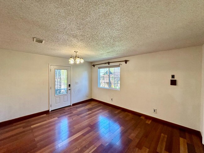 Building Photo - 815 Canyon Rd