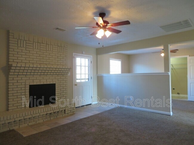 Building Photo - 2143 Chattering Ln