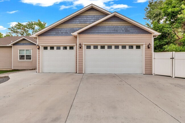 Building Photo - 2245 Idella Ct