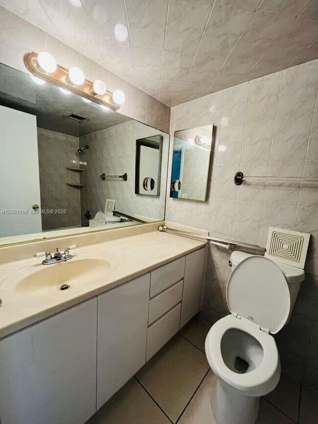 Building Photo - 724 NE 4th St