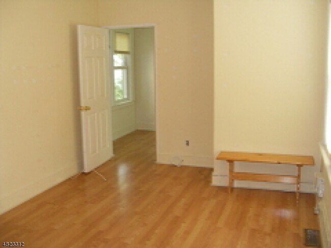 Building Photo - 16 Farley Pl
