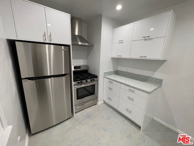 Foto del edificio - 45 Thornton Ave