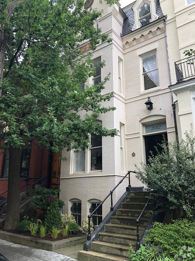 Building Photo - 2012 Hillyer Pl NW