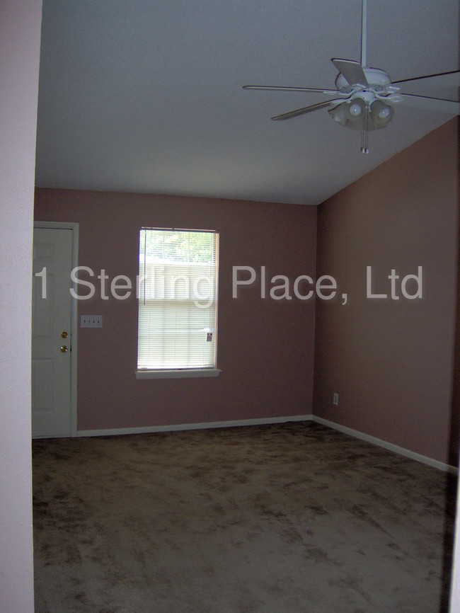 Building Photo - 127 Cambridge Rd