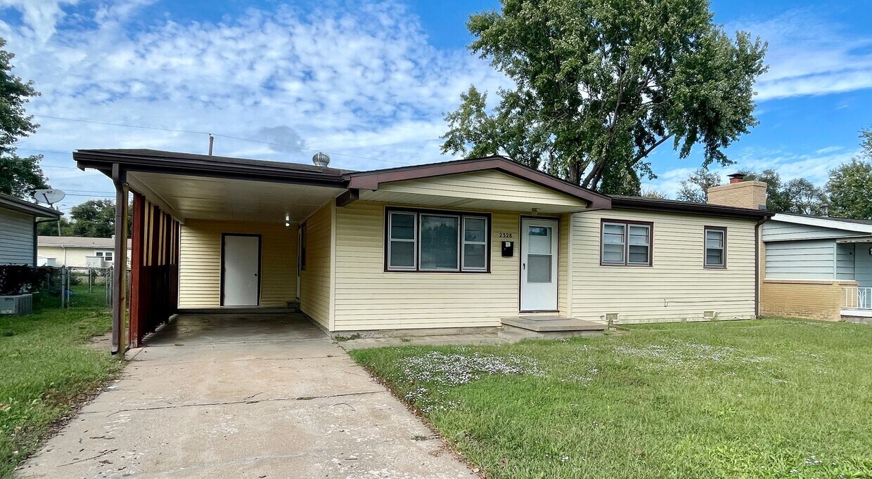 Primary Photo - Cozy 3 Bedroom Home in SW Wichita