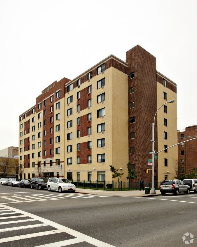Foto principal - 144 E 127th St