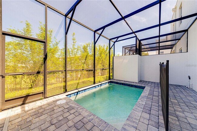 Building Photo - 400 Famagusta Dr