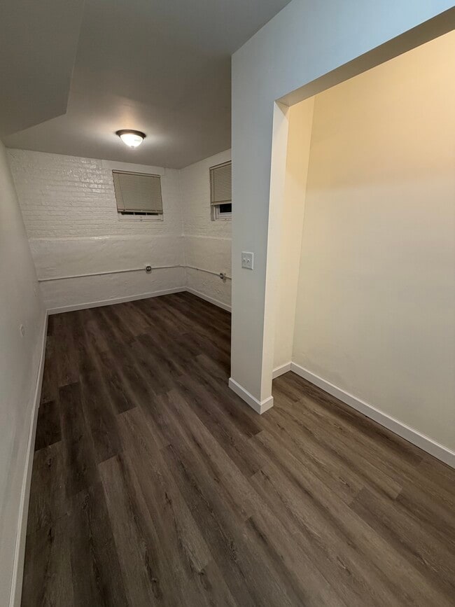 Building Photo - 3414 N Ridgeway Ave