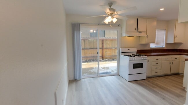 Building Photo - 218 Avenida Rosa