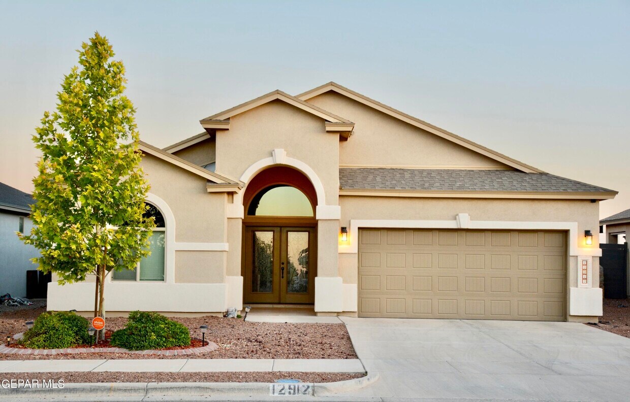 Primary Photo - 12912 Runway Ave