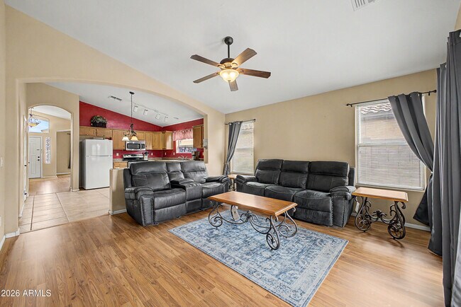 Building Photo - 642 W Mesquite Tree Ln