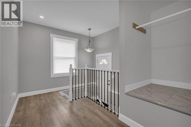 Building Photo - 27 St George St