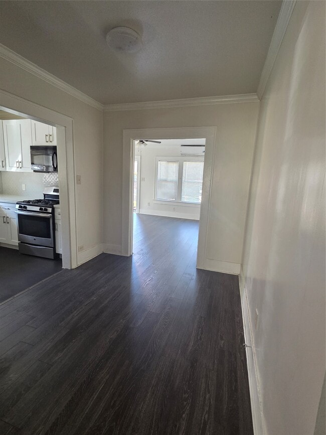 Building Photo - 114 Canton St