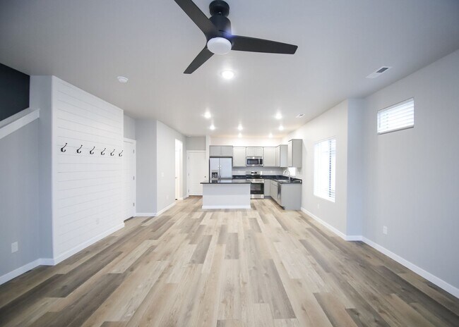 Foto del edificio - Brand New Baraya Townhomes: Modern Townhom...