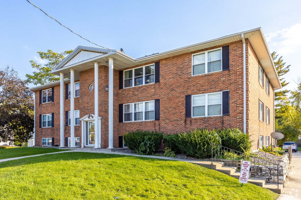 5616 Hickman Rd, Des Moines, IA 50310 Apartments in Des Moines, IA