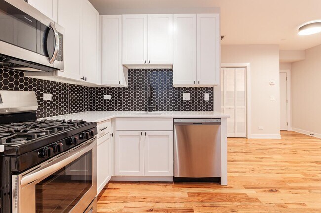 Photo - 656 West Wrightwood Avenue #303 Apartment