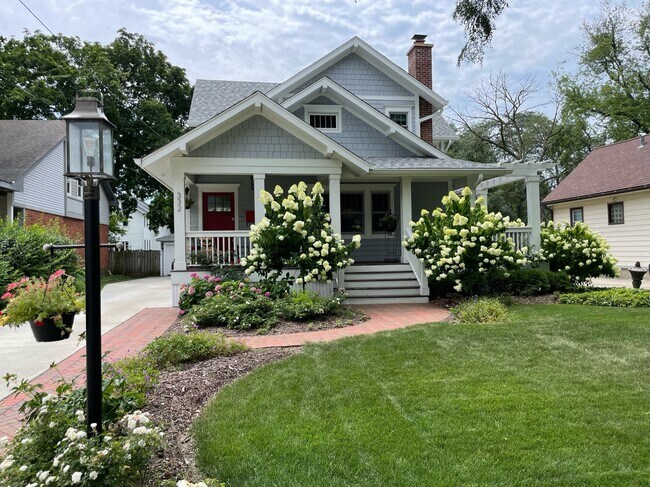 Foto del edificio - 332 E Jefferson Ave