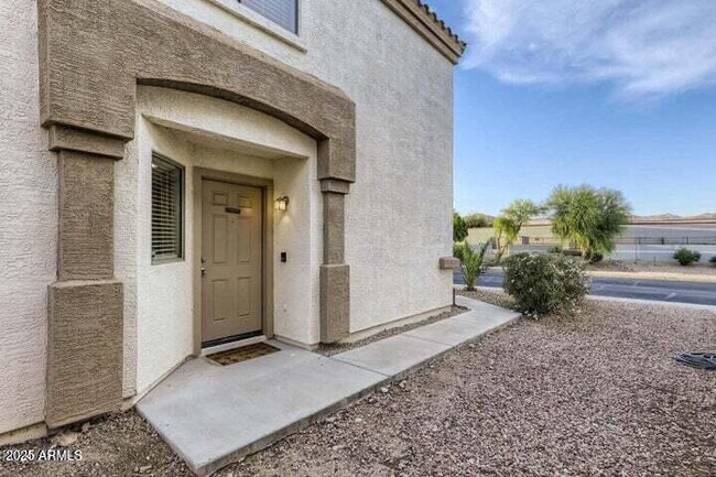 Foto del edificio - 23773 W Hadley St