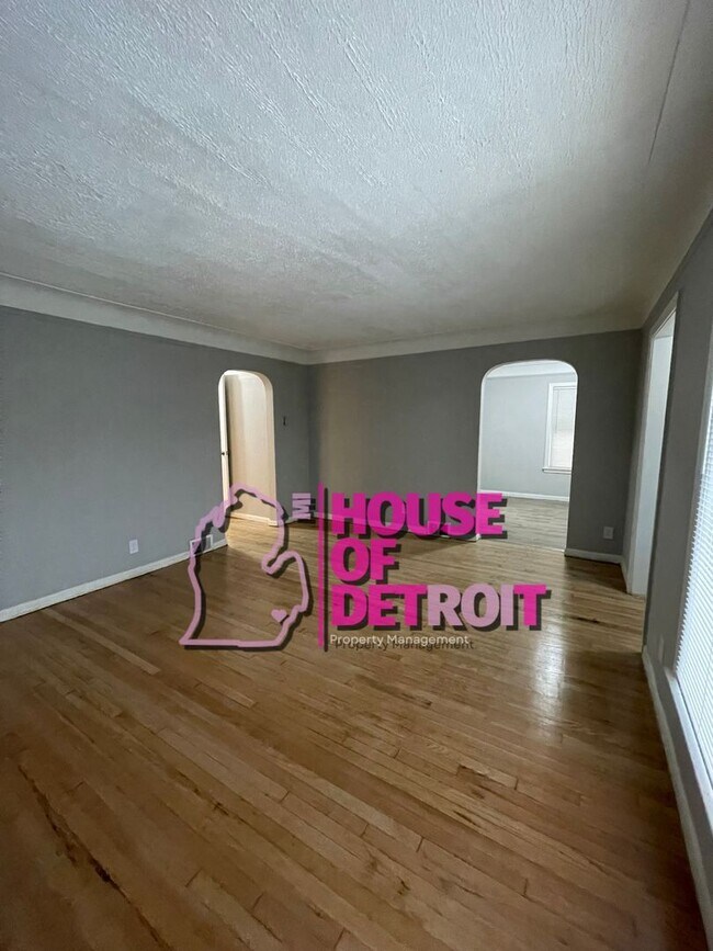 Building Photo - 3 BEDROOM | 1 BATH | FREE PRE SCREEN