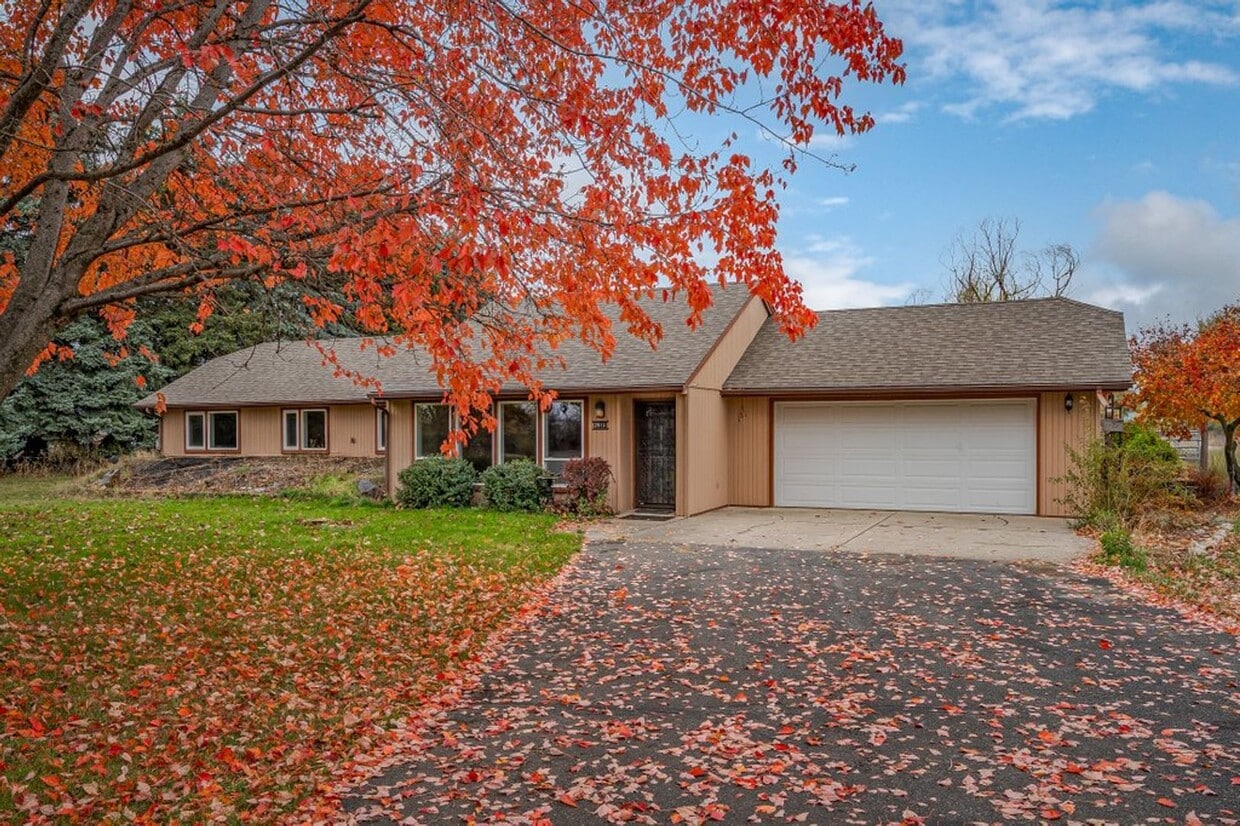 Primary Photo - Farmhouse 3 bed 2 bath with 4.9 acres