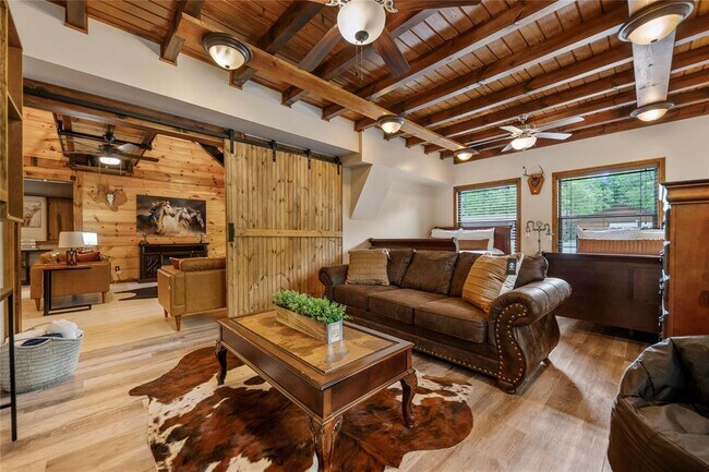 Foto del edificio - 358 Bridgeview Dr