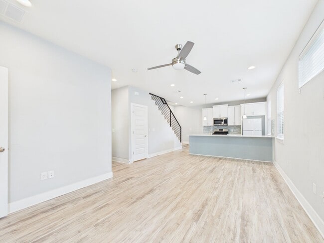 Building Photo - Elegant Modern Freestanding Condo with Private Yard Near Downtown Austin