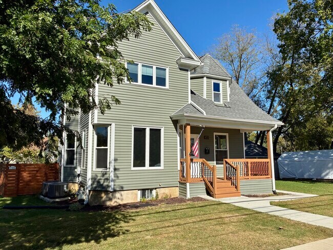 Foto del edificio - 473 E Elm St