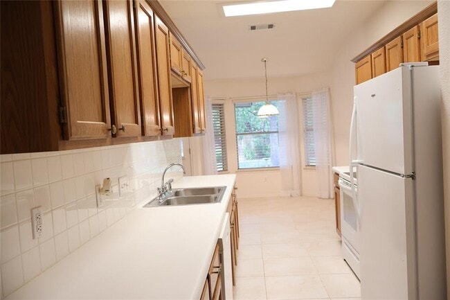 Building Photo - 3120 Cohoba Dr