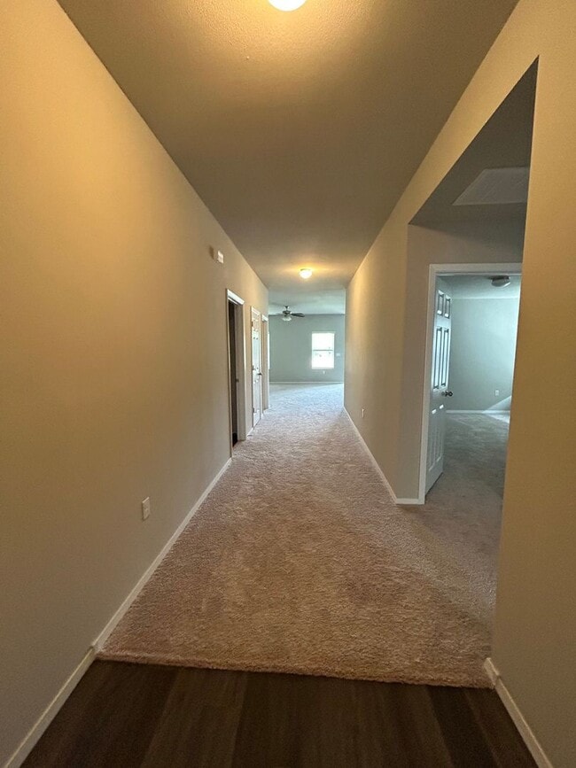 Foto del edificio - 3 bedroom 2 1/2 bath house with 2 car garage.