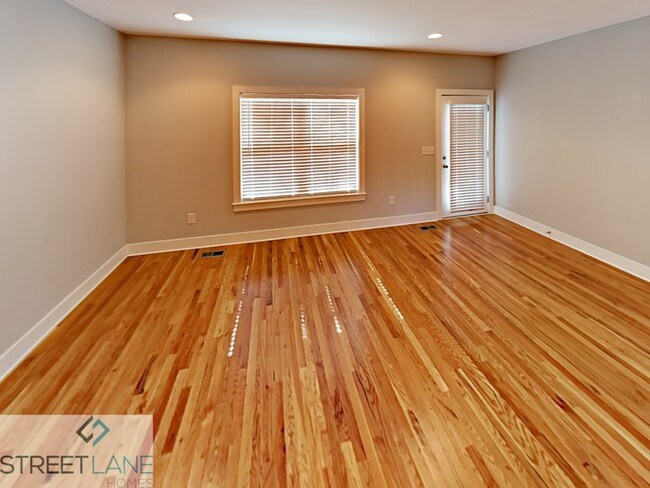 Building Photo - 2022 Greenwood Cir