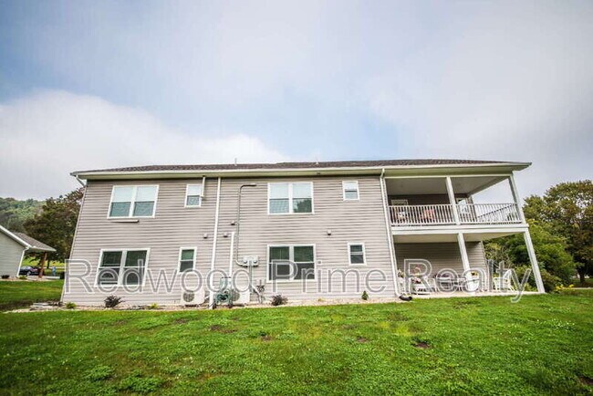 Building Photo - 2321 Smoke Dr